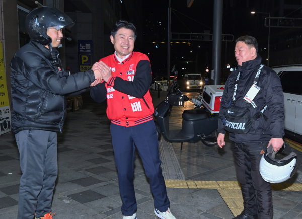 국민의힘 이준배 세종을 총선 후보가 라이더 협회를 찾았다.