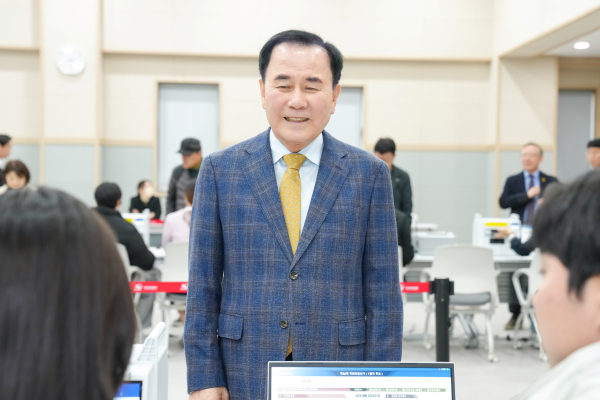 사본 -(사진자료2 김지철 교육감 사전투표)