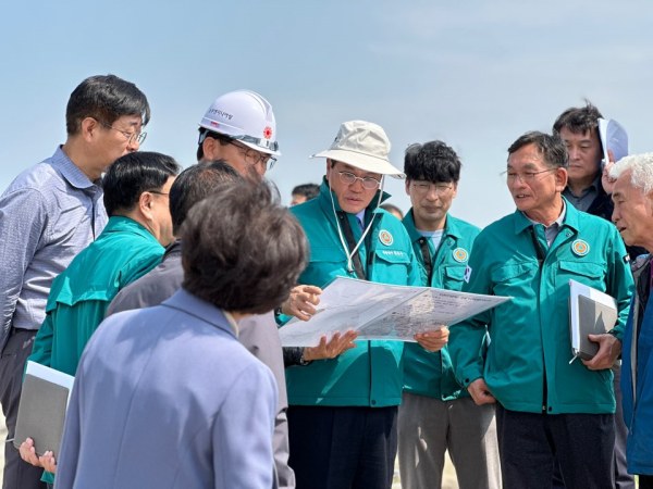 김돈곤 청양군수, 우기 대비 재해복구사업장 현장점검 모습