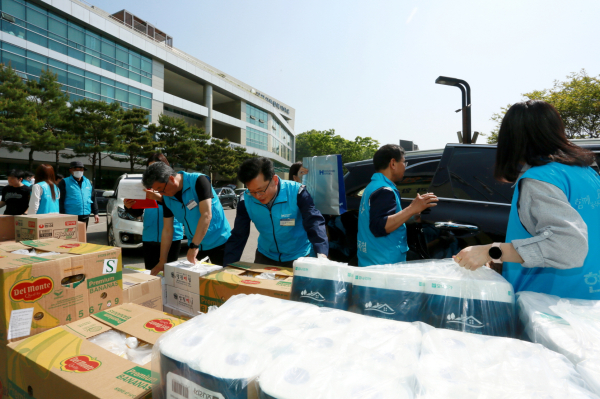 가정의 달 맞이 선물나눔 활동 모습