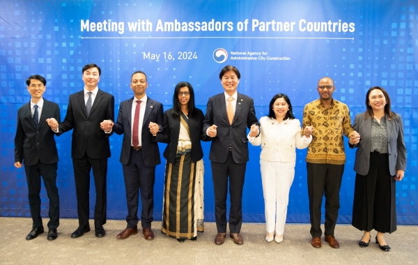 행복청, 주한 협력국 대사 간담회 기념사진