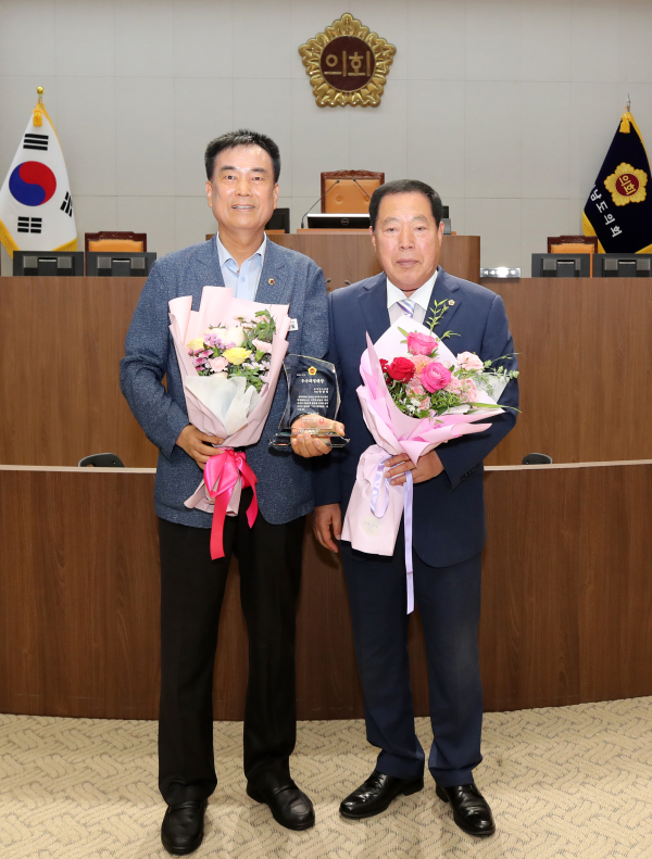 시도의장협의회 우수의정대상을 받은 방한일 충남도의원
