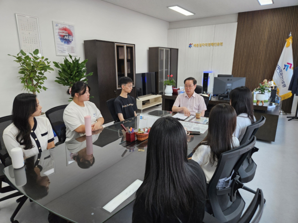 1일 미래내일 일경험 지원사업 참여기관인 세종일자리경제진흥원(원장 이홍준)의 참여 청년들이 인턴십을 시작하며 소통의 시간을 가졌다.