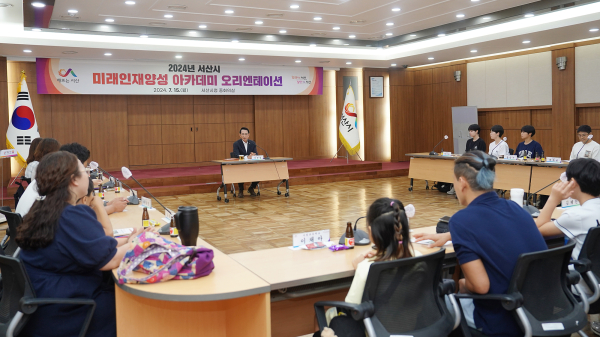 이완섭 서산시장이 15일 시청 중회의실에서 유소년 체육생들과 체육 발전 청사진을 공유했다.