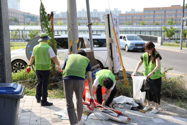 ‘ECO 세종’ 금남대평시장 쓰담 걷기 행사 모습