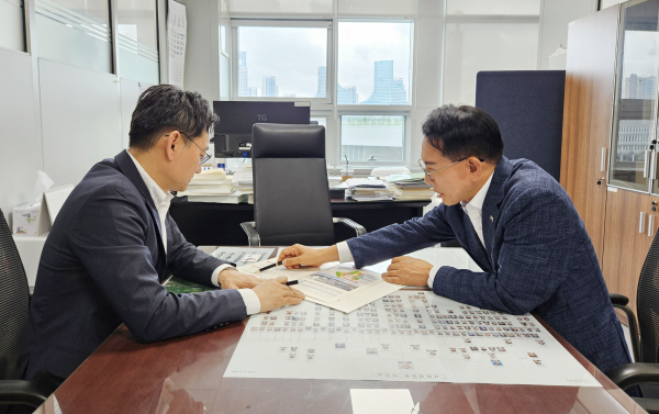 이완섭 서산시장이 국비 확보를 위해 세종정부청사를 방문해 각 부처 관계자를 만났다.(기획재정부 경제예산심의관)