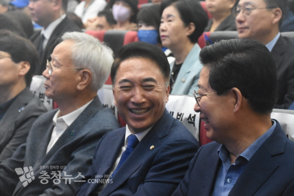 박수현 국회의원, 양승조 전 충남지사