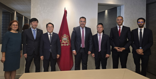 ‘모로코 재생에너지·그린수소 프로젝트’ 수주를 위한 양해각서에 서명 기념사진