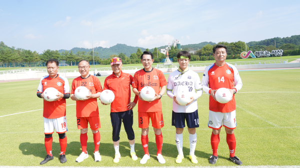 서산종합운동장 주경기장에서 진행된 연예인초청 자선 축구 경기 모습