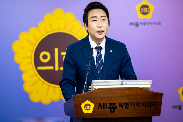 의정 브리핑 하는 임채성 세종시의회 의장