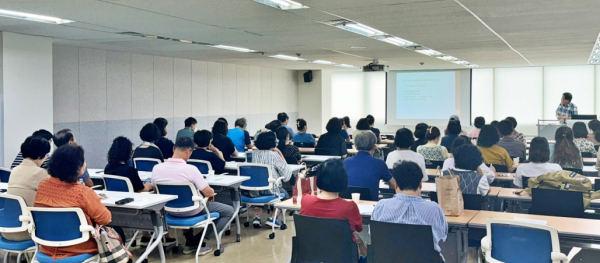 대전중장년지원센터가 중장년 세대를 위한 여름 기획 특강 ‘중장년학개론’ 진행