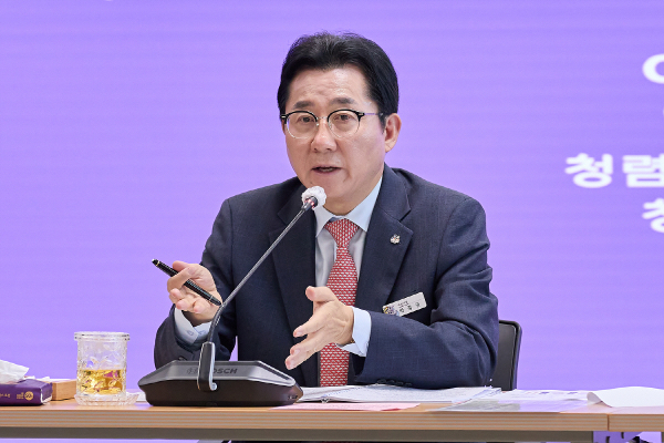 10월 확대간부회의를 주재하는 박경귀 시장