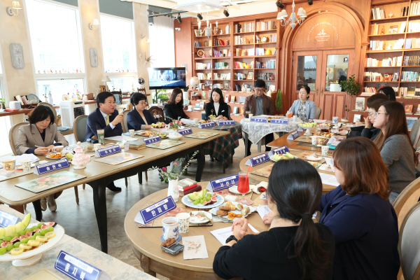 15일 오후, 교육청 인근 카페에서 ‘2024년 제2차 교육감과 함께하는 정책협의회’가 열리고 있다.