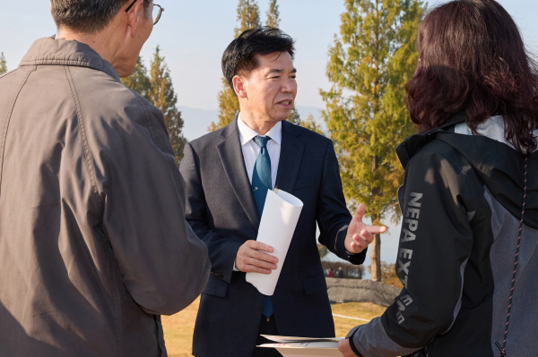 지난 13일, 조일교 아산시장 권한대행, ‘신정호 지방정원’ 준공 현장 방문 모습