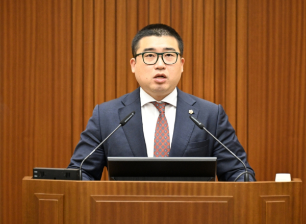 5분 발언하는 최원석 세종시의원