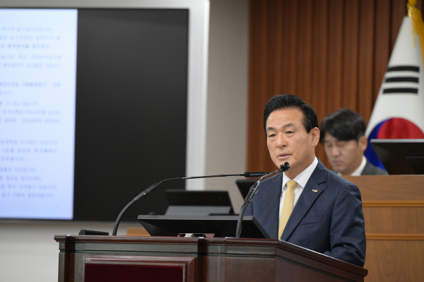 시정연설에 나선 백성현 논산시장