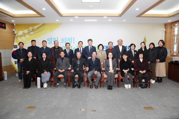 태안군의회, 2024년도 의정발전 유공자 시상식 개최 모습