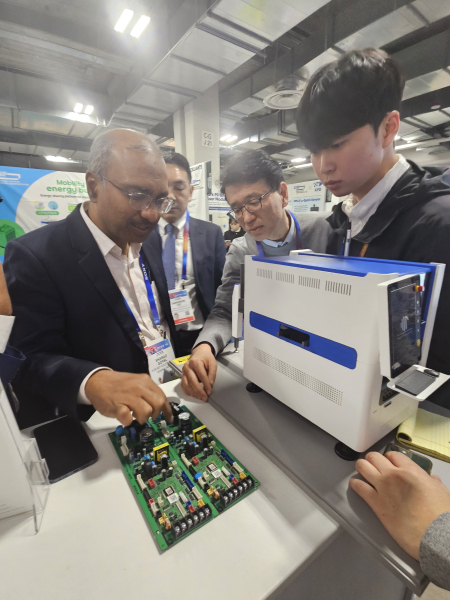 ‘2025 국제전자제품박람회(CES 2025)’에서 한국기술교육대 산학공동 연구 기술인 ‘AIComponent 소프트웨어’ 부스 운영 모습