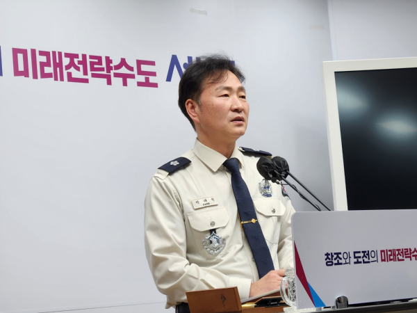 브리핑 하는 박태원 세종시 소방본부장<br>