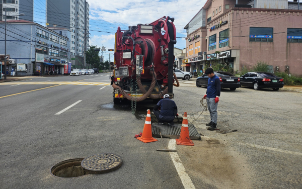 지난해 3월 인지면 일원에서 하수관로 준설공사가 진행되는 모습