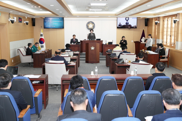 21일 태안군의회 본회의장에서 열린 제310회 태안군의회 임시회 모습.