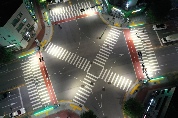 지난 2023년 5월에 설치된 중앙호수공원 대각선 횡단보도