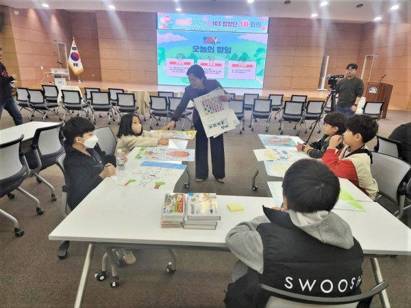 지난 29일 어린이기획단플러스 27명과 103합창단 103명은 어린이날 행사 기획과 공연 준비를 하고 있다.