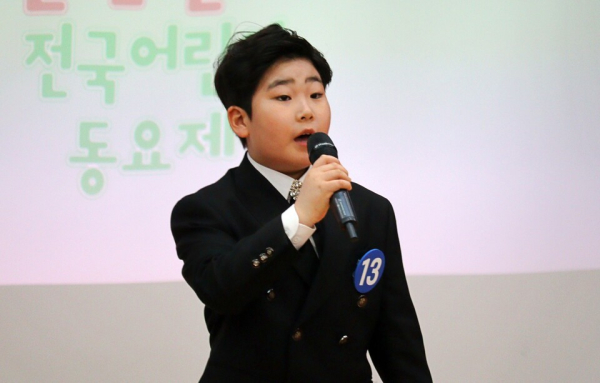 대상을 수상한 고민서 군(대구장동초 4)