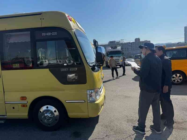 어린이통학버스를 대상으로 대대적인 합동안전점검 모습