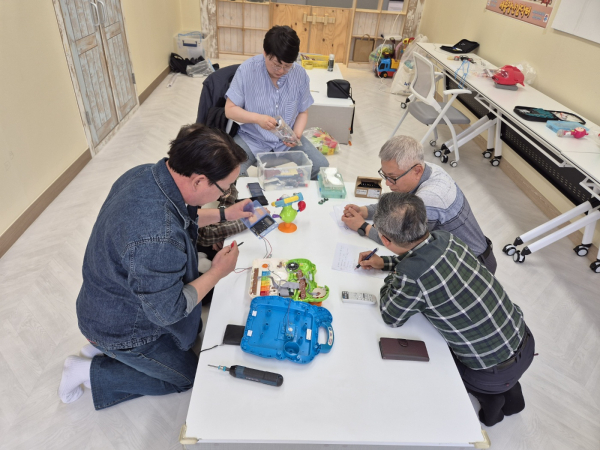 세종장난감닥터는 매주 수요일 정기 모임을 하고 있다