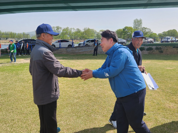 대회 참가 선수를 격려하는 오세현 아산시장