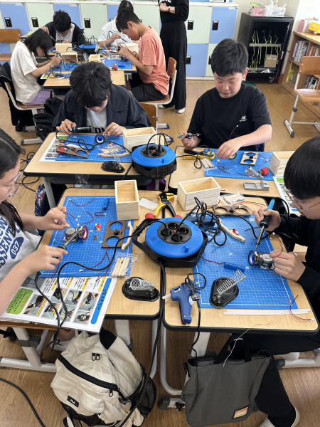 2025년 상반기 ‘학교로 찾아가는 AI 융합 메이커교육 학생 체험 프로그램’ 운영 모습