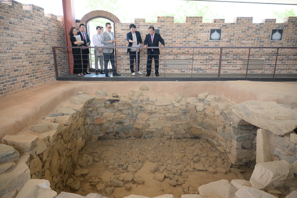 최민호 시장 한솔동 고분군 방문 모습