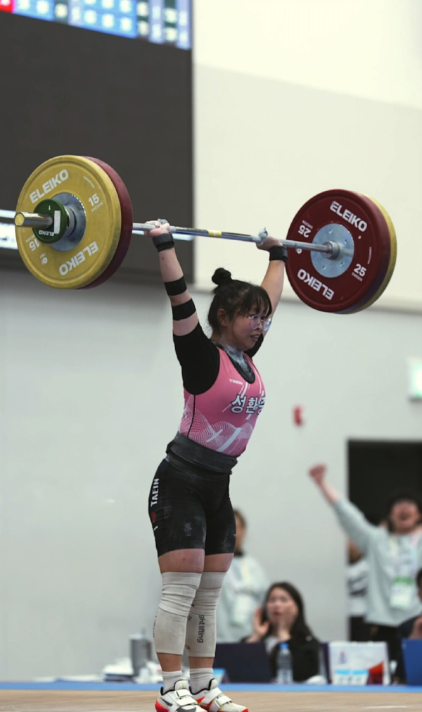 제54회 전국소년체육대회 역도 중학교 "한국신기록" 달성 모습