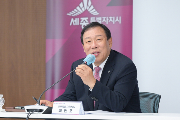 최민호 세종시장이 27일 확대간부회의에서 "새 정부 국정 과제에 세종 행정수도를 포함시켜야 한다"고 강조했다.