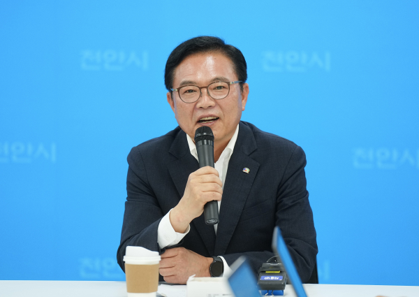 김석필 천안시장 권한대행 부시장이 9일 천안시청 브리핑실에서 ‘2025 천안 K-컬처박람회’ 에 대한 평가와 소회를 밝히고 있다.