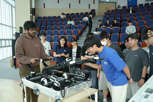 19일, 교내 다담미래학습관 스카이홀에서 미국 일리노이대 김주형 교수 초청해 특강 개최