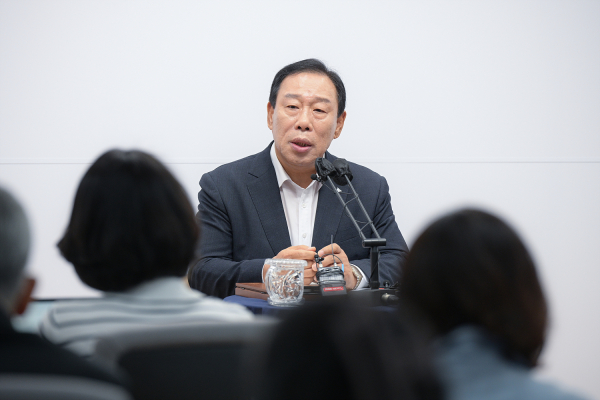 기자간담회 하는 최민호 세종시장