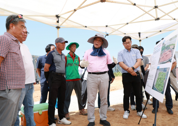 중부권 파크골프장을 현장방문한 가세로 군수