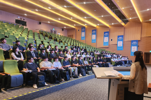 ‘2025년 제1차 체험형 청년인턴채용’ 결과 144명의 인턴사원을 채용 (입사식 진행 모습)