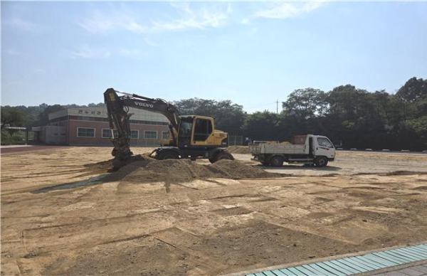 (연동중학교) 운동장 마사토 집토 사진