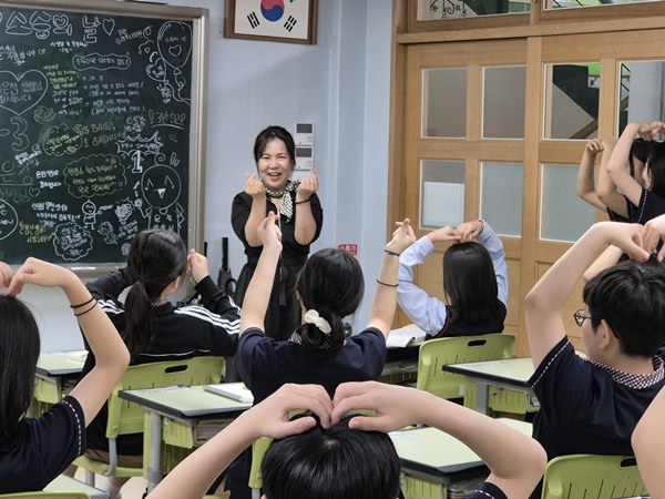 부채 제작 및 전달