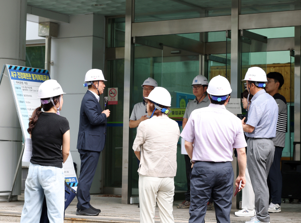 서구건강체련관 철거공사 현장 설명회 현장 모습