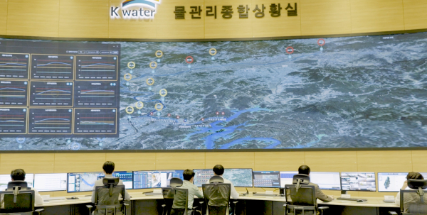 물관리 디지털트윈 기술이 적용된 한국수자원공사 대전 본사 물관리종합상황실 디지털트윈 빅보드의 모습.