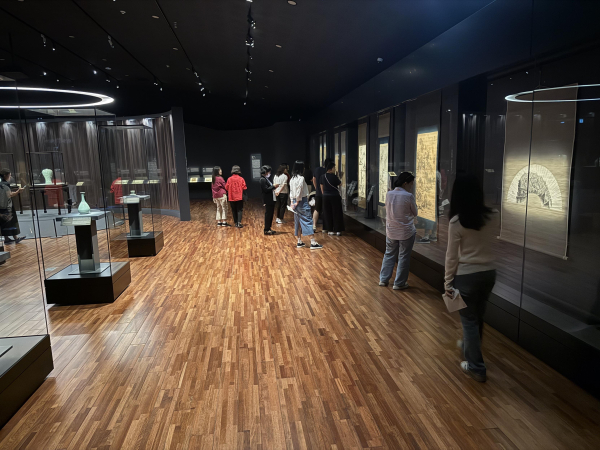 초등교장단의 대구간송미술관 관람 모습