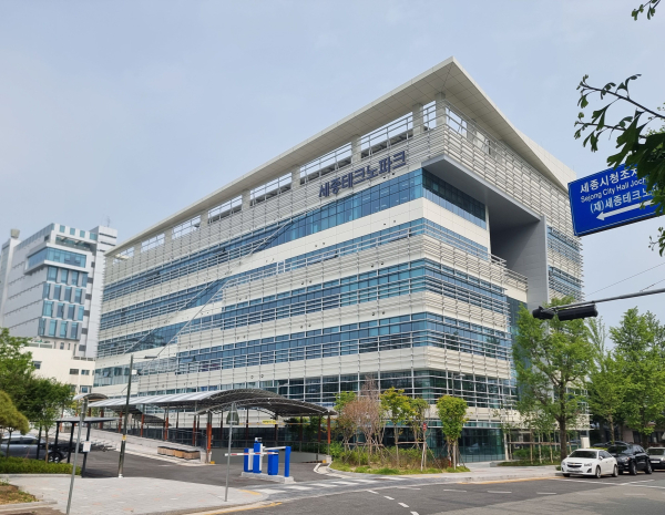 세종테크노파크 본관동 전경