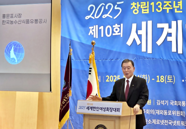 축사하는 aT 홍문표 사장