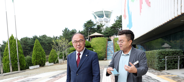 서산시의회 조동식 의장, 아시아조류박람회 현장 점검 모습