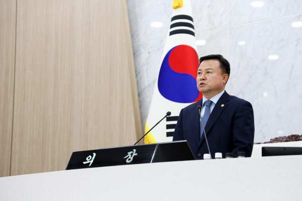 제124회 당진시의회 임시회 개회식에서 서영훈 의장 개회사 모습