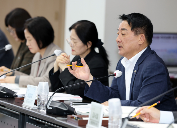 서구청 장태산실에서 열린 대전 서구 하반기 공약사업 추진보고회 장면 모습